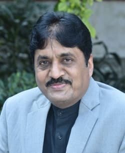 गांधी का पुनर्जन्म ही नहीं, गांधी-दृष्टि का पुनर्जागरण हो